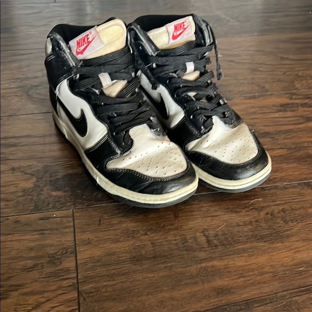 Nike Black and White Women's Shoes